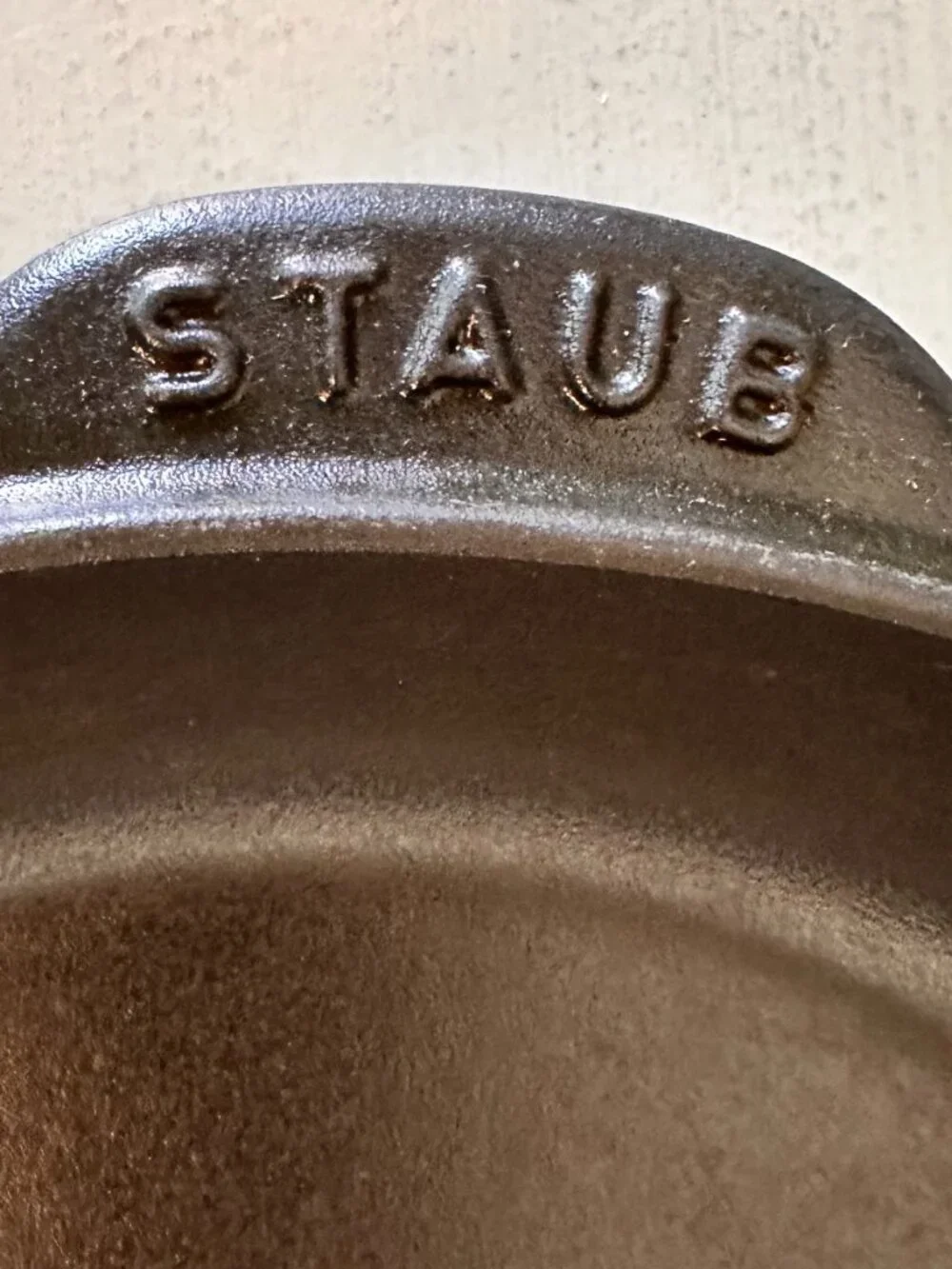 Staub Cast Iron Skillet in Matte Black-VGUC